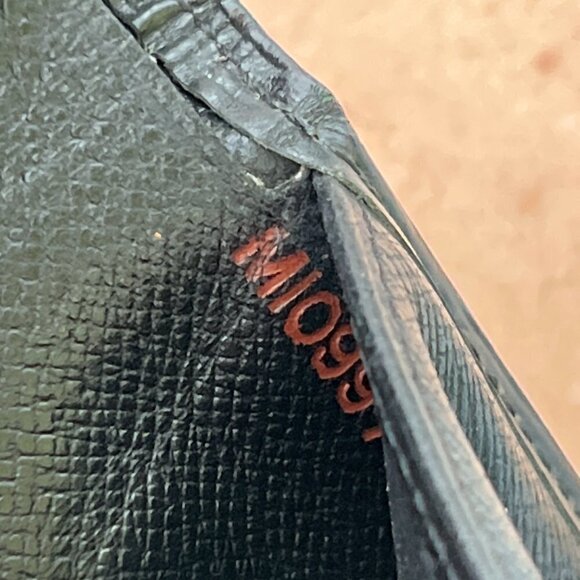 Louis Vuitton black Epi wallet - Picture 8 of 8